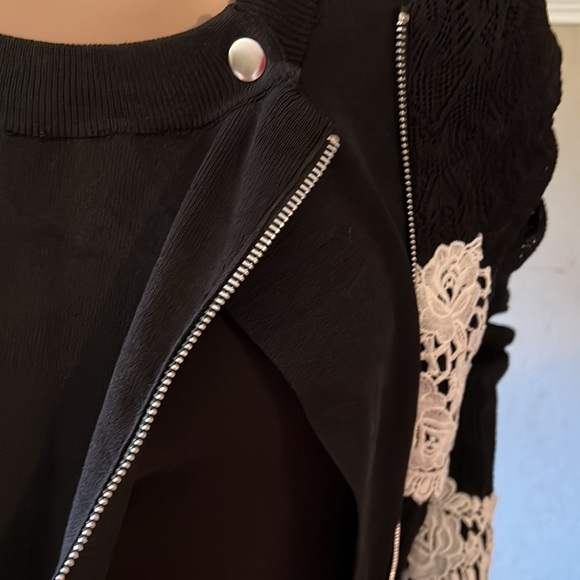 Gorgeous black sweater top with white lace embellishments. - Picture 4 of 6